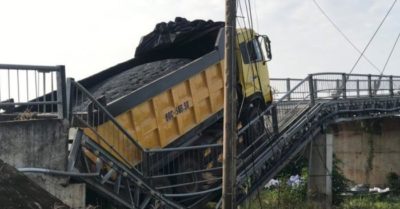 Chở vượt tải gấp 10 lần, ôtô làm sập cầu dây văng ở Long An