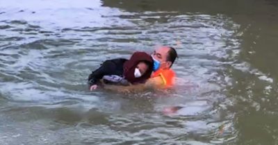 Tin tức tối 11/12: Thêm hơn 16.000 ca, 5 nhân viên y tế của bệnh viện dương tính với Covid-19, nồng độ virus cao; Video cảnh sát cứu người phụ nữ để lại thư tuyệt mệnh rồi nhảy cầu