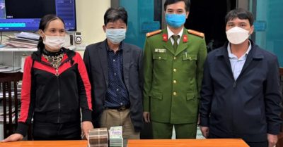 Hà Nội: Người phụ nữ trả lại gần 1 tỷ đồng nhặt được