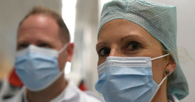 Giải pháp của cậu bé 12 tuổi cho tình trạng đau tai khi đeo khẩu trang lâu