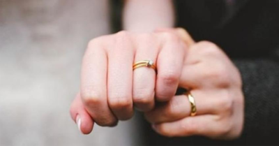 Thân thể có thể vì tai nạn mà trở nên khiếm khuyết nhưng tình yêu sẽ vẫn mãi tròn đầy