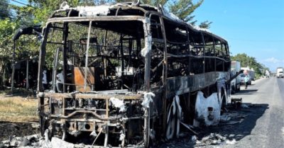 Tài xế hô lớn thức mọi người dậy khi xe khách đang đi bất ngờ bốc cháy