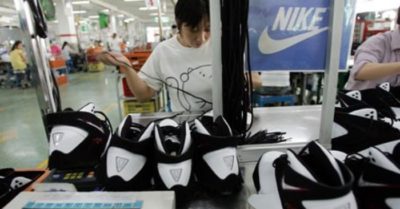 Thế giới 6/1: Báo Trung Quốc lo âu vì Việt Nam sản xuất giày Nike nhiều nhất; ‘Xương sống’ kinh tế của Trung Quốc đang gặp nguy