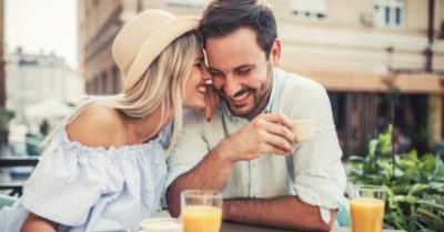 Phụ nữ ở nhà chờ chồng về mỗi ngày thì đã sao?