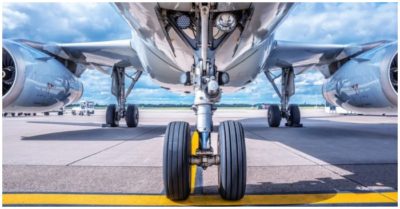 Người đàn ông sống sót sau 11 tiếng bám càng máy bay