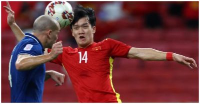 HLV Park yêu cầu đặc biệt với Hoàng Đức; vợ chồng Kiatisak được bầu Đức tặng quà