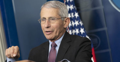 Quan chức chống dịch hàng đầu của Mỹ đầu tư vào công ty Trung Quốc