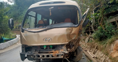 Xe khách chở hàng chục lao động về quê nghỉ Tết gặp nạn