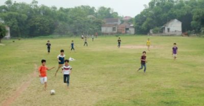 Đầu năm mới, bé trai 5 tuổi đột tử khi đang đá bóng cùng bạn