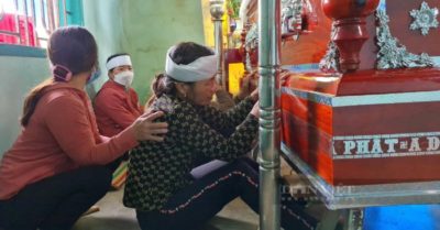 Tin tức tối 16/2: Thêm 34.737 ca Covid-19; Công an TP. HCM: Nam sinh đeo ba lô chứa 10 kg đá, tự tử ở sông Sài Gòn; Gần 30 cuộc ngừng việc tập thể vì lương, thưởng Tết