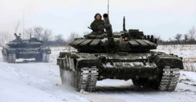 Thế giới 22/2: Xe tăng chạy trên đường phố ở miền Đông Ukraine; Nổ mỏ vàng, 160 người thương vong