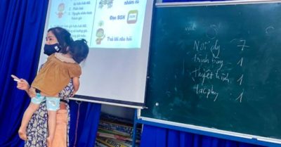 Tin tức tối 16/3: Thêm 180.558 ca Covid-19; Trường thuê người nhập điểm học bạ, giáo viên phải ký khống; Cô giáo vừa bế con ngủ trên tay vừa dạy trực tiếp