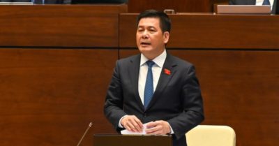 Bộ trưởng Công Thương bị truy vấn “có giảm giá xăng dầu?”