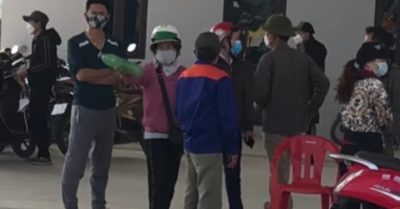 Hàng loạt xe chết máy sau khi đổ xăng, người dân phát hiện trong bình toàn nước lã