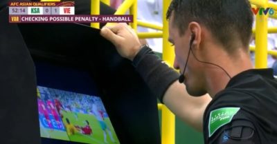 Tuyển Việt Nam gặp lại trọng tài từng rút thẻ đỏ với Duy Mạnh