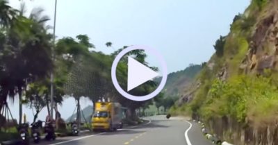 CLip: Sạt lở đá ở bán đảo Sơn Trà, nữ tài xế may mắn thoát nạn
