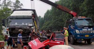 Ôtô gặp nạn trên đường đi du lịch, 4 người trong gia đình thương vong