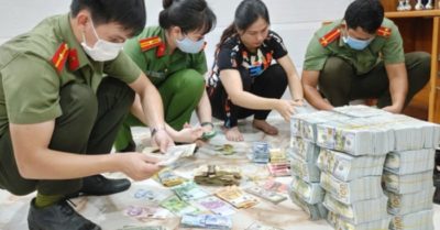 Tin tức tối 4/4: Nam sinh lớp 8 rơi từ tầng 18 chung cư ở Hà Nội; Một tiệm vàng trốn thuế 90 tỷ đồng; Tạm giữ tài xế ôtô tông vào tiệm bánh mì làm 6 người bị thương