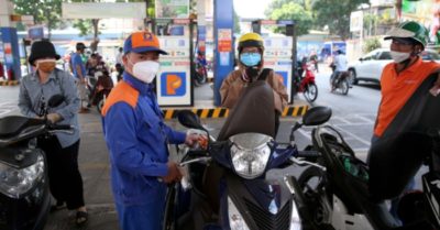 Xăng tăng gần 700 đồng, lên sát mức 28.000 đồng/lít