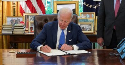 TT Biden hồi sinh đạo luật từ Thế chiến II, bơm vũ khí không giới hạn cho Ukraine
