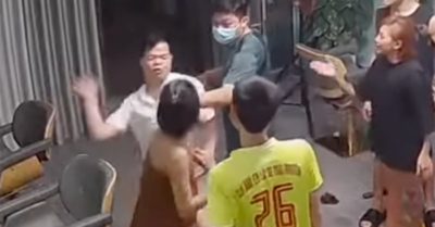 Phó công an phường đánh phụ nữ do “bức xúc”?