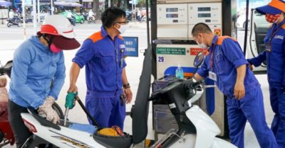 Xăng tăng, giá xấp xỉ 31.000 đồng/lít