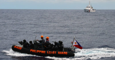 Philippines lắp phao định vị chủ quyền trên 4 đảo ở Biển Đông