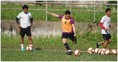 HLV Indonesia chê sân tập của Việt Nam