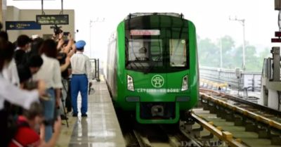 Tàu Cát Linh – Hà Đông đột ngột dừng trong mưa dông