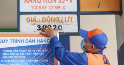 Giá xăng tăng, xấp xỉ 30.000 đồng/lít