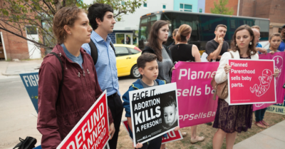 Tòa án Tối cao Mỹ ra phán quyết lịch sử về cấm phá thai