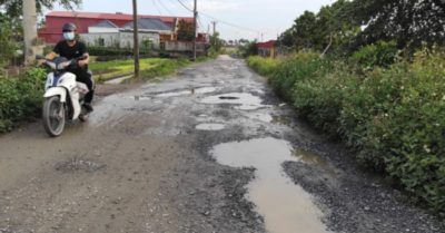 Tin tức tối 11/7: Công an vào cuộc vụ tài xế tố đổ 500.000 đồng xăng RON95, hút ra được 9,5 lít; Đóng hàng trăm triệu làm đường làng, 300 hộ dân vẫn phải lội bùn