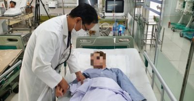 Tin tức tối 8/8: Lời kể của bệnh nhân trong vụ 8 người ngộ độc rượu; Bé gái bị điện giật tử vong khi giúp bố mẹ nấu rau