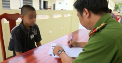 Tin tức tối 23/8: Xử phạt 38 người tháo chạy từ casino ở Campuchia về Việt Nam; Ôtô tông gãy barie trạm ETC: Tài xế và nhà thầu bắt đền lẫn nhau