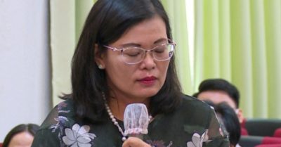 Tin tức tối 5/8: 3 người bị thương do sét đánh, 60 ôtô, xe máy ‘bơi trong nước’; Giám đốc bệnh viện khóc khi nói về thu nhập của nhân viên