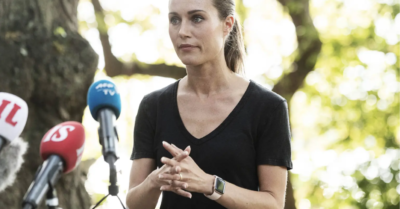 Thủ tướng Phần Lan xin lỗi vì bức ảnh ngực trần được chụp tại tư dinh của bà