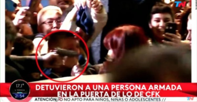 Video: Phó Tổng thống Argentina thoát chết gang tấc, khi sát thủ chĩa súng sát mặt bà