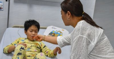 Hàng trăm học sinh Trường Ischool ngộ độc là do nhiễm khuẩn Salmonella