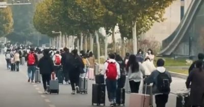 Con đường duy nhất để đào thoát khỏi Trung Quốc hỗn loạn