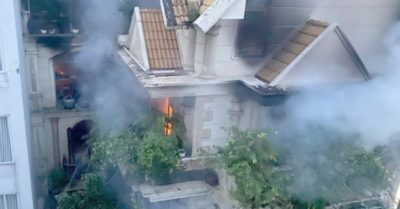 Cháy biệt thự ở trung tâm Sài Gòn, 4 người mắc kẹt bên trong