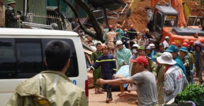 Tin tức 31/7: Vụ sạt lở đèo Bảo Lộc: Đồi trồng sầu riêng sụp xuống vùi xe cộ, nhà cửa; Tìm thấy thi thể nạn nhân cuối cùng