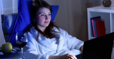 Bí quyết giảm hậu quả tiêu cực đến sức khoẻ do thức khuya