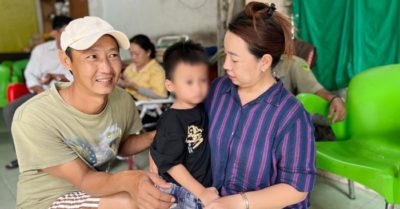 Tin tức 12/9: Giây phút hai cha con cứu bé trai bị ném xuống sông; 5 nhân viên bốc hành lý ở sân bay Nội Bài giật khóa vali, trộm tài sản