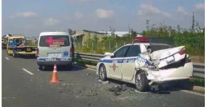 Tin tức 8/11: Chuyến bay phải dừng khẩn cấp khi hành khách hỏi nhau ‘súng ở đâu’; Xe cấp cứu tông ôtô cảnh sát trên cao tốc Trung Lương