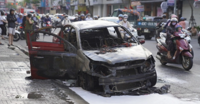 Ôtô bốc cháy rụi ngay trung tâm Đà Nẵng