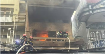 Hải Phòng: Cháy lớn lúc rạng sáng tại nhà 3 tầng ở chợ Đổ, người dân hoảng loạn tháo chạy