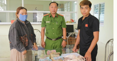 Chủ quán cơm ở Đồng Tháp trả lại 119 triệu đồng khách bỏ quên