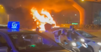 Xe Container bốc cháy dữ dội trên đường Khuất Duy Tiến, Hà Nội.