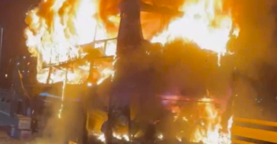 Xe khách bốc cháy ngùn ngụt trên cầu Trà Khúc, 24 người may mắn thoát nạn