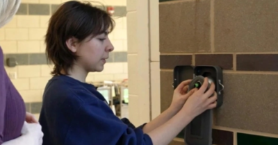 Cấm điện thoại trong trường học: Một quyết định thay đổi toàn diện một ngôi trường Mỹ